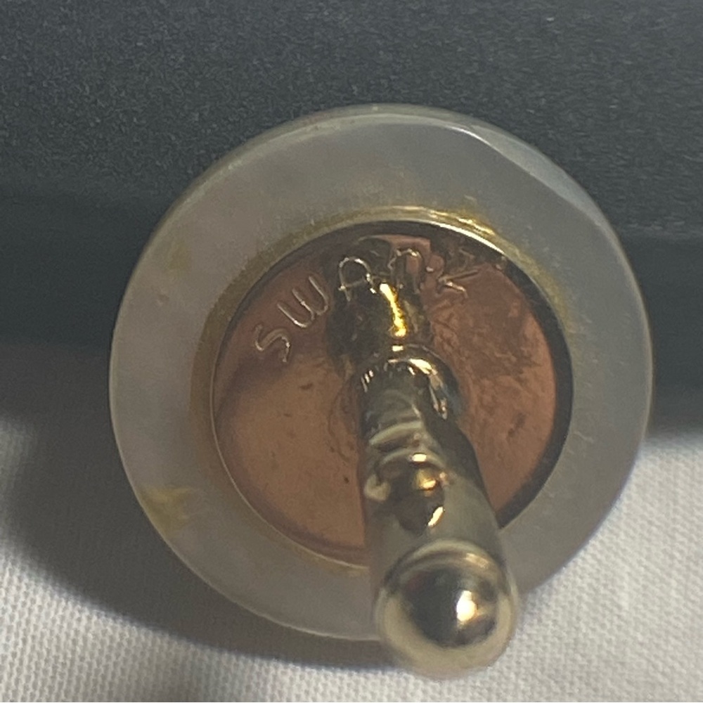 Unisex Swank Mother of Pearl Cuff Links. - Picture 4 of 4